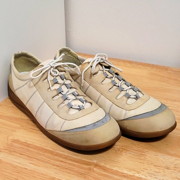 STUART WEITZMAN LACE UP OXFORD SHOES - Picture 3 of 13